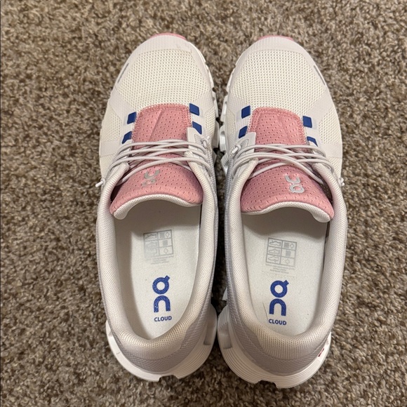 On Cloud shoes size 8.5 - Picture 2 of 4